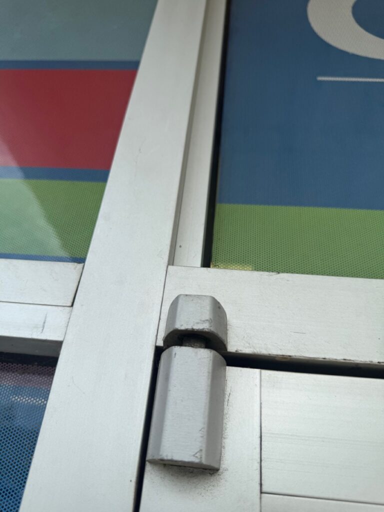 Broken Upper Pivot Hinge